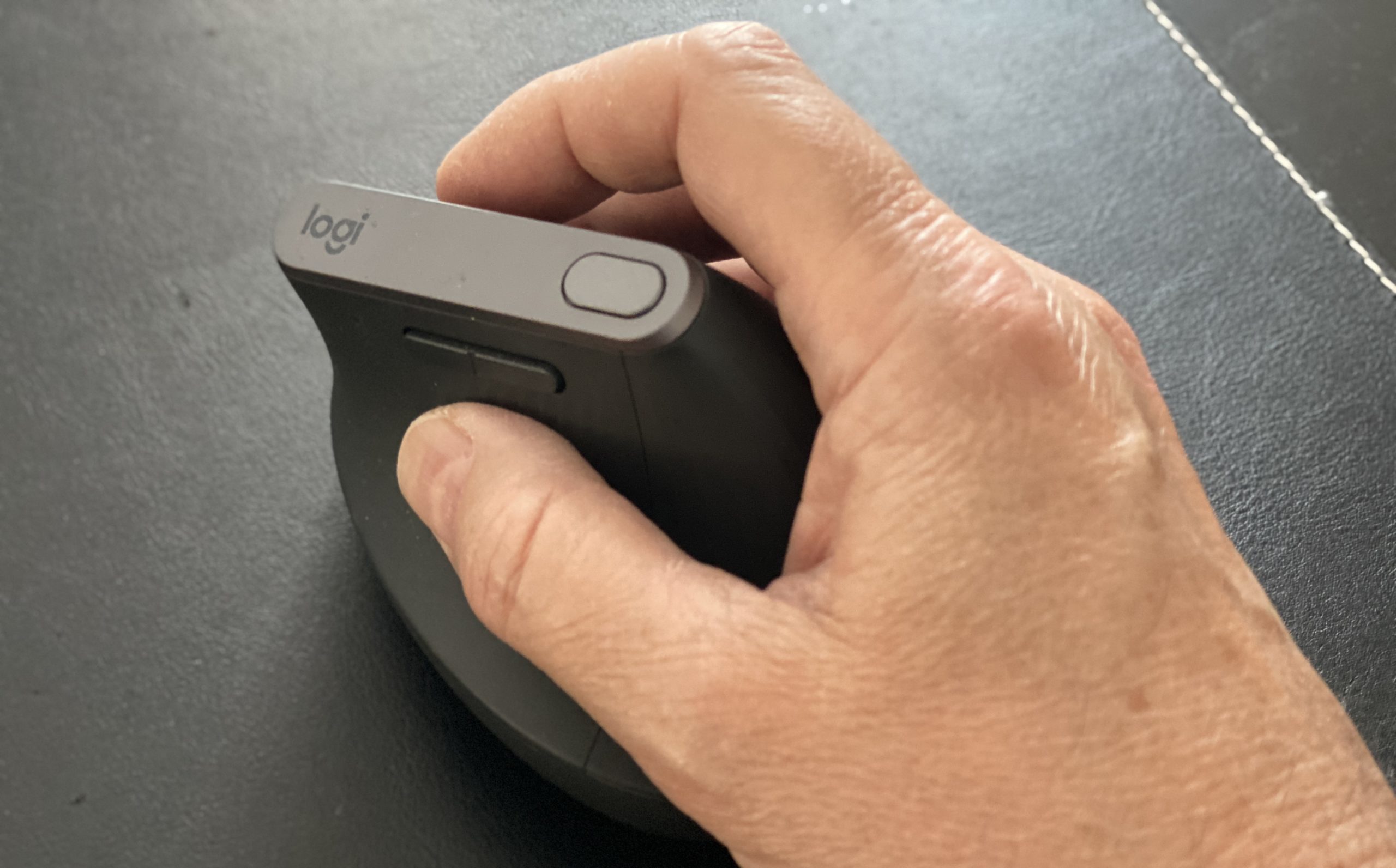Logitech MX Vertical la souris antitendinite